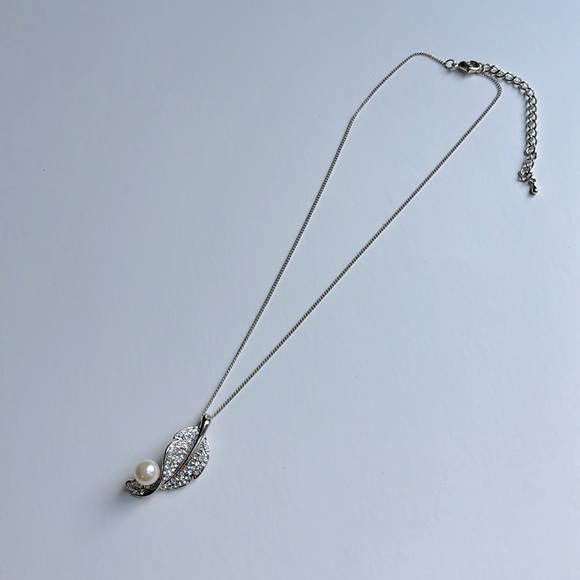 Silver leaf necklace with gemstones and pearl - Picture 1 of 4